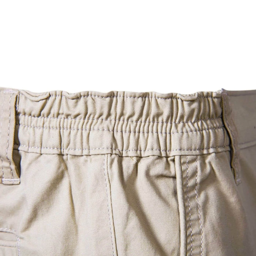 Heren chino shorts voor een relaxte dag of stadswandeling. Comfortabele, modieuze korte broek zomer.