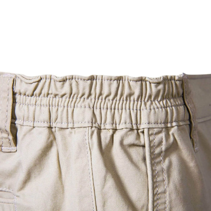 Heren chino shorts voor een relaxte dag of stadswandeling. Comfortabele, modieuze korte broek zomer.