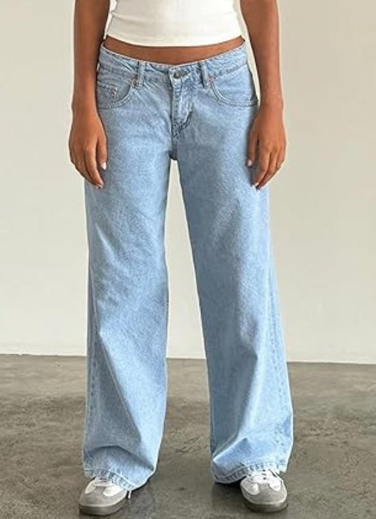"MILA Low-Rise Jeans in trendy blauw stretchdenim, comfortabele pasvorm voor dames, ideaal voor stijlvolle outfits."