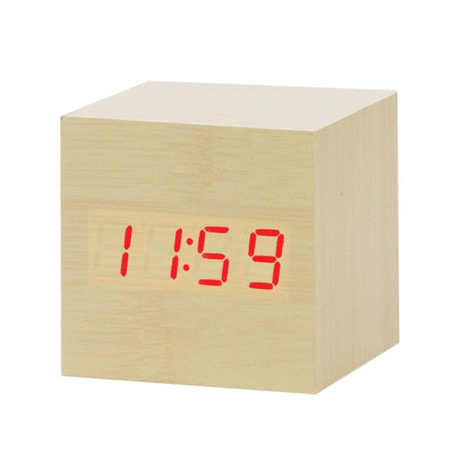 "Minimalistische digitale LED wekker met spraakbesturing, modern design, helder LED-display, past in elke slaapkamer."