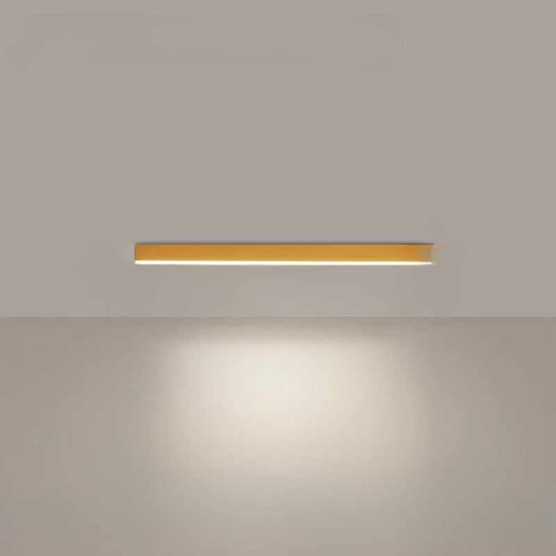 "Minimalistische LED plafondlamp met strak aluminium ontwerp, Scandinavische stijl en energiezuinige verlichting."