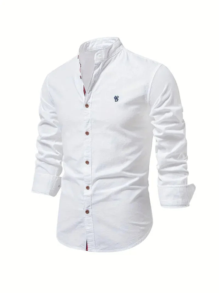 Modern herenshirt met lange mouwen, getailleerde pasvorm en stijlvolle opstaande kraag.