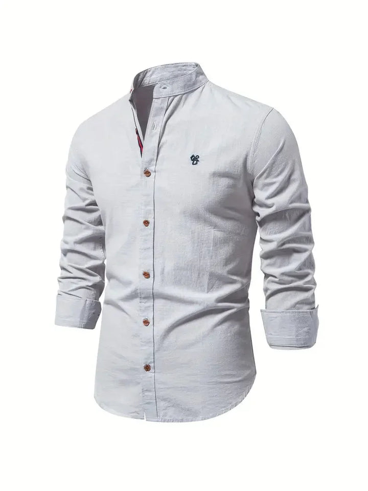 Stijlvol herenshirt, lange mouw, opstaande kraag, combineert zakelijk met casual elegantie.