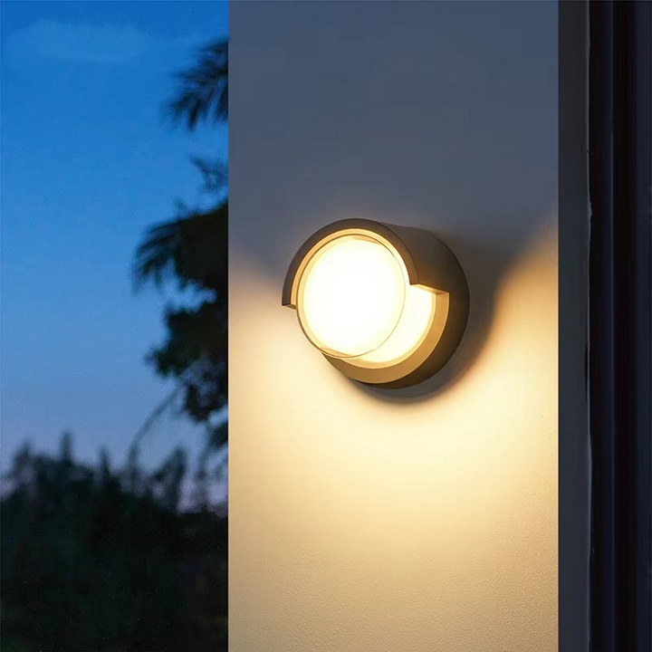 "Moderne buiten wandlamp met ronde vorm en bewegingssensor, sfeervolle LED-verlichting, IP65 waterdicht, voor tuin of balkon.