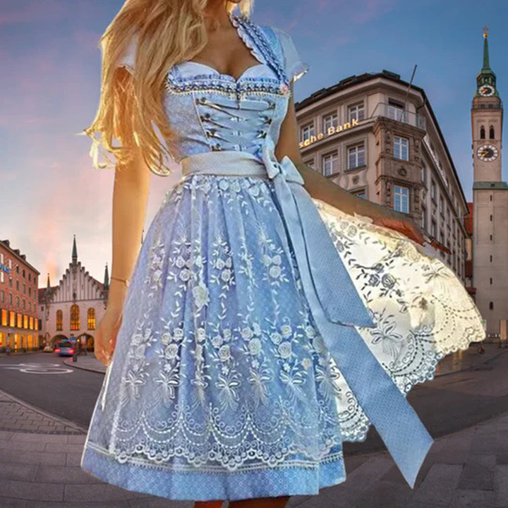 "Moderne dirndl jurk, ademend katoen, elegante kantdetails, tijdloze charme, traditioneel en verfijnd ontwerp."