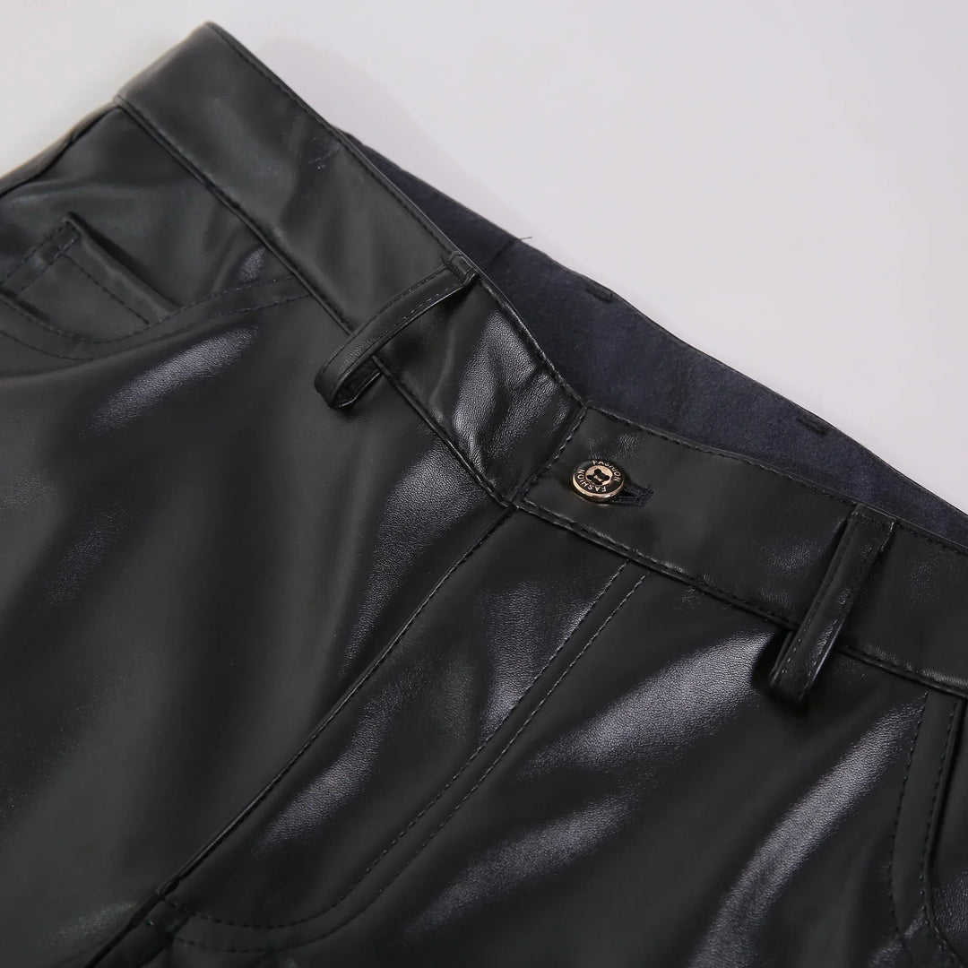 "Moderne skinny fit leren broek voor heren, zwart, elasticiteit voor comfort, gestroomlijnde look, punk-stijl."