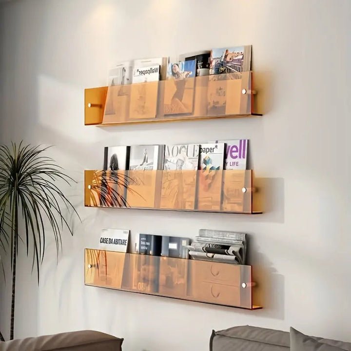 "Moderne wanddecoratie met boekenplank en frame, minimalistisch design, kleurrijke items uitgestald, geschikt voor elk interi