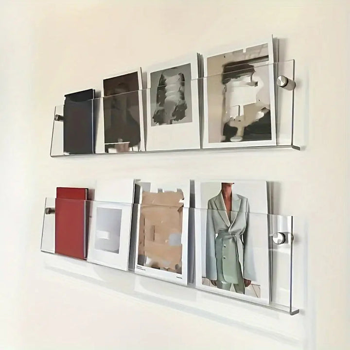 "Moderne wanddecoratie met boekenplank en frame, minimalistisch design, kleurrijke items uitgestald, geschikt voor elk interi
