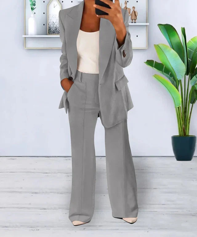 Comfortabele co-ord set voor dames: oversized stretch blazer en bijpassende rechte broek. Elegante damesset.