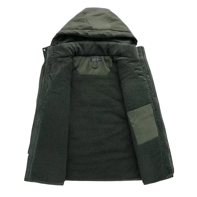 Comfortabele herenparka met isolerende warme voering. Perfecte winterkleding voor dagelijks gebruik.