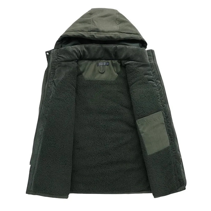 Comfortabele herenparka met isolerende warme voering. Perfecte winterkleding voor dagelijks gebruik.
