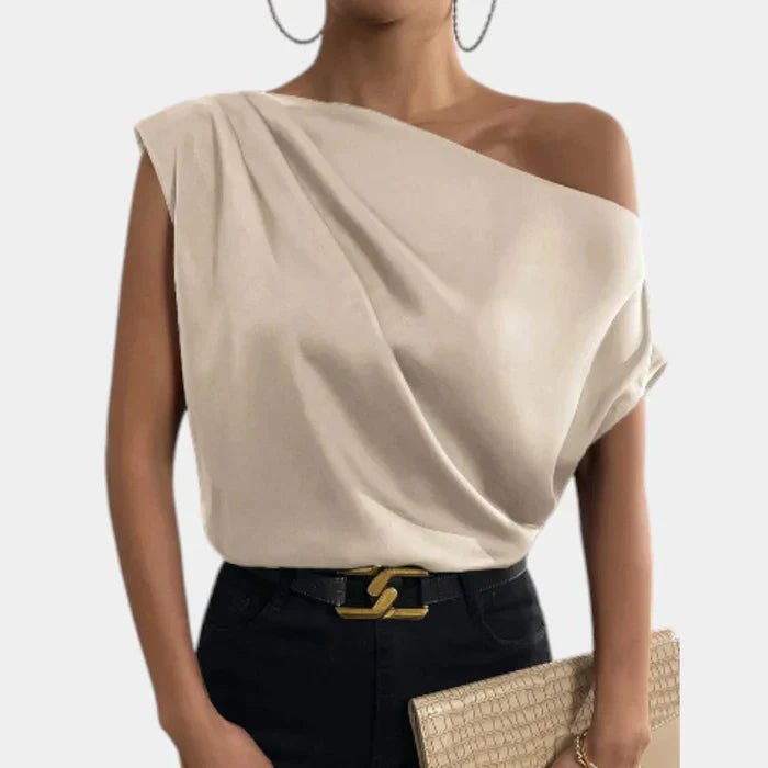 Off-shoulder beige dames top met vleermuismouwen, luchtige pasvorm, elegant design. Perfect voor de zomergarderobe.