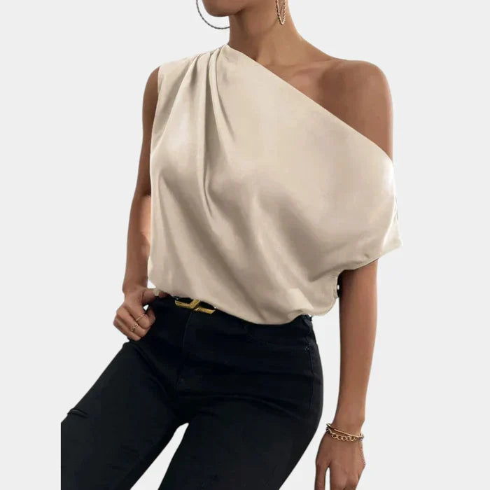 Off-shoulder beige dames top met vleermuismouwen, luchtige pasvorm, elegant design. Perfect voor de zomergarderobe.