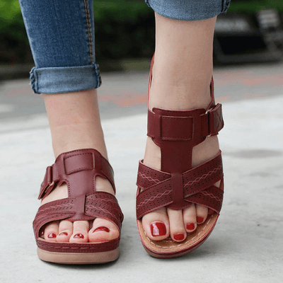 "Orthopedische damessandalen in bohemien stijl, anti-slip zool, duurzaam PU materiaal, zijaanzicht, elegant en comfortabel."