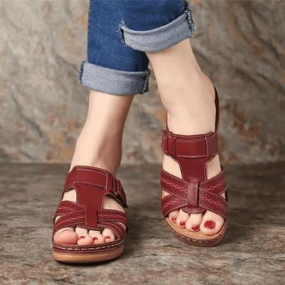 "Orthopedische damessandalen in bohemien stijl, anti-slip zool, duurzaam PU materiaal, zijaanzicht, elegant en comfortabel."