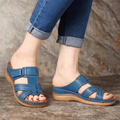 "Orthopedische damessandalen in bohemien stijl, anti-slip zool, duurzaam PU materiaal, zijaanzicht, elegant en comfortabel."