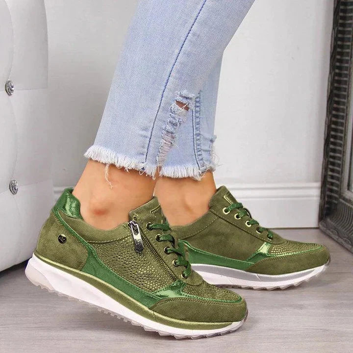 Orthopedische damessneakers in beige. Combineert comfort en stijl, met schokabsorberende zolen en een modern design.