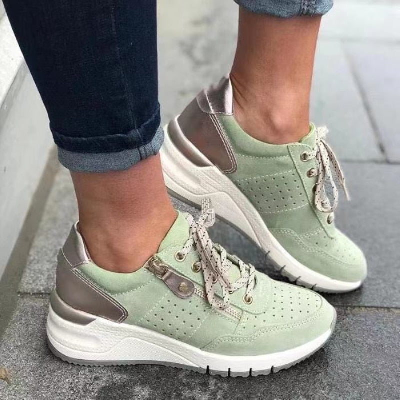 "Orthopedische dameswandelschoenen met veters, brede teenbox en anatomische steun voor comfort en dagelijkse wandelingen."