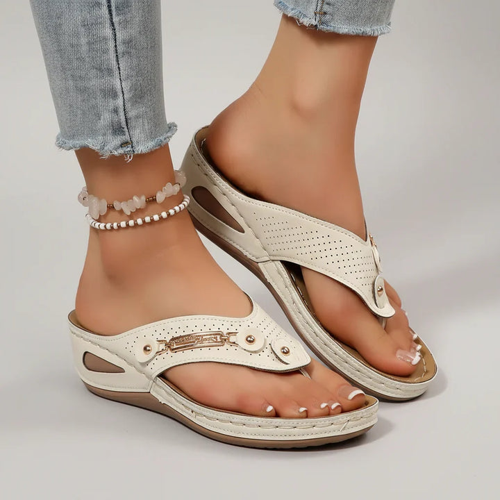 Ergonomische dames zomerslippers, ontworpen voor maximaal comfort en ondersteuning, ideaal voor lange wandelingen.
