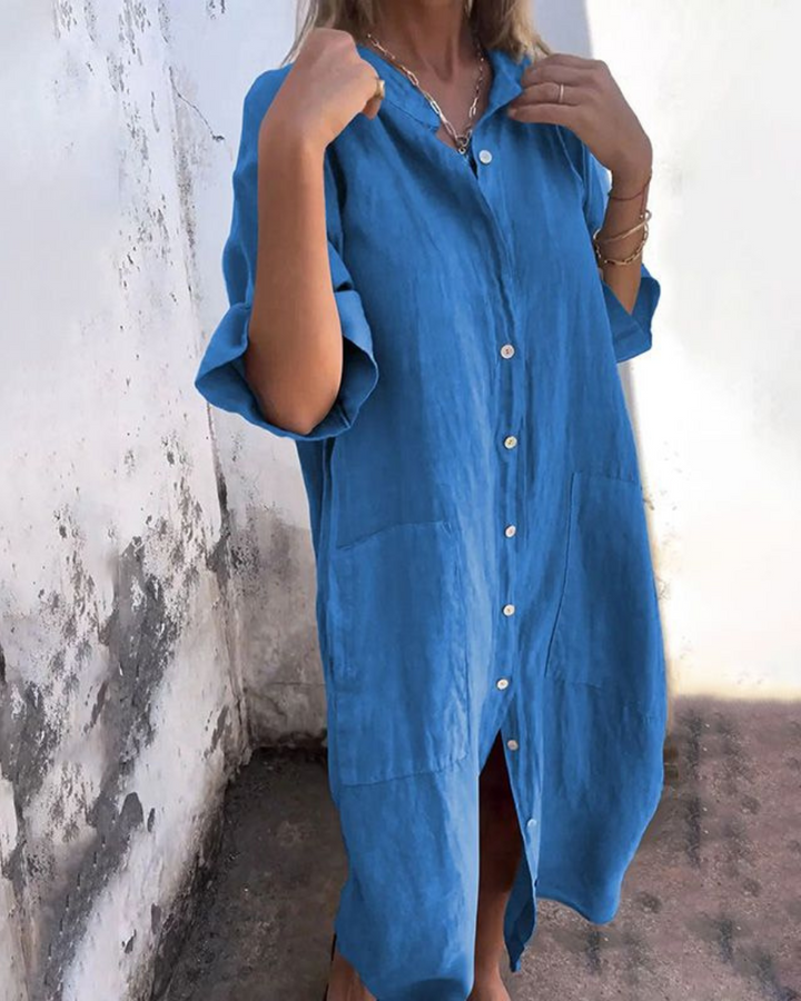 Elegante dames oversized midi jurk met functionele knoopsluiting en stijlvolle hoge zijsplit.