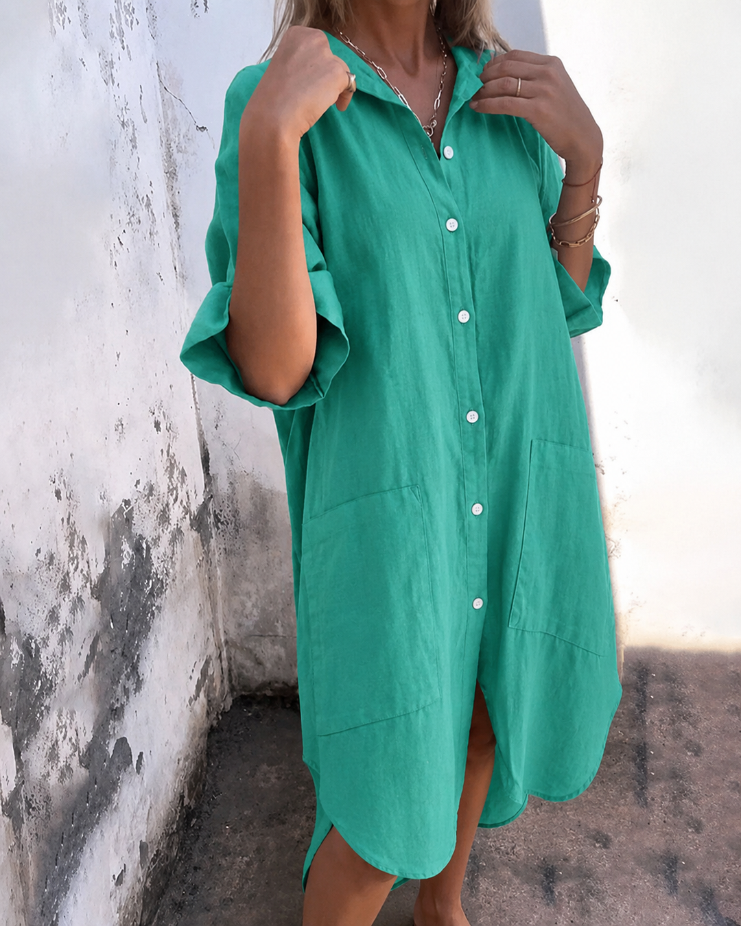 Comfortabele en stijlvolle oversized midi shirtdress voor dames, met knopen en elegante zijsplit.