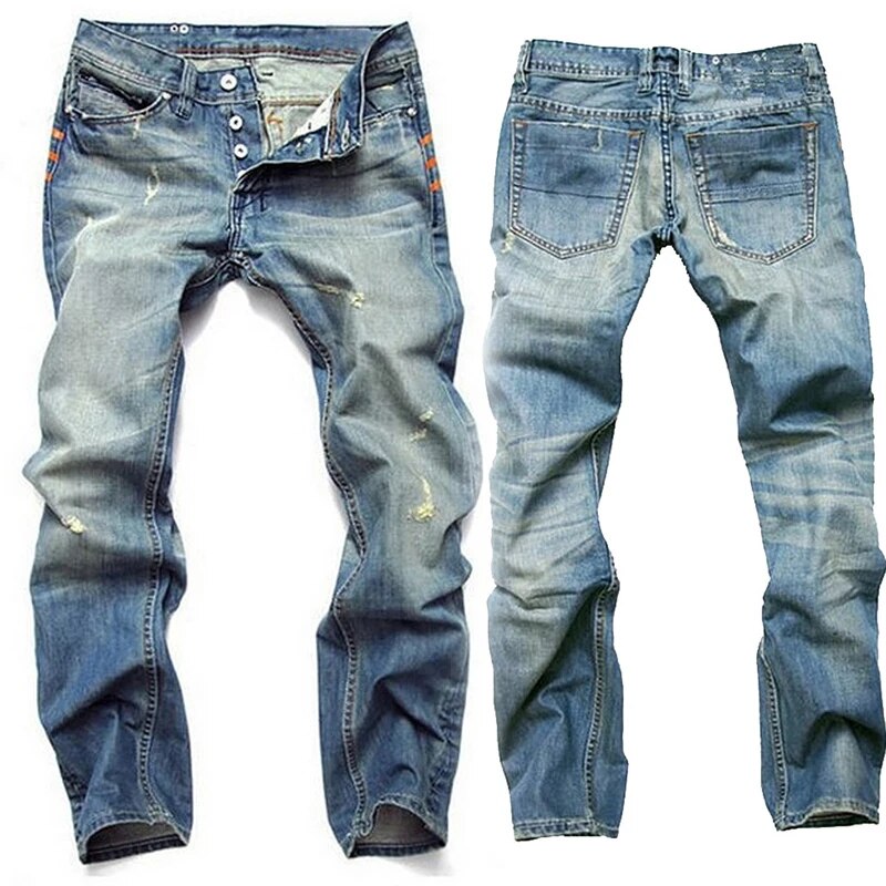 Heren gescheurde straight-leg jeans in trendy urban blauw. Perfecte casual broek voor modebewuste mannen.