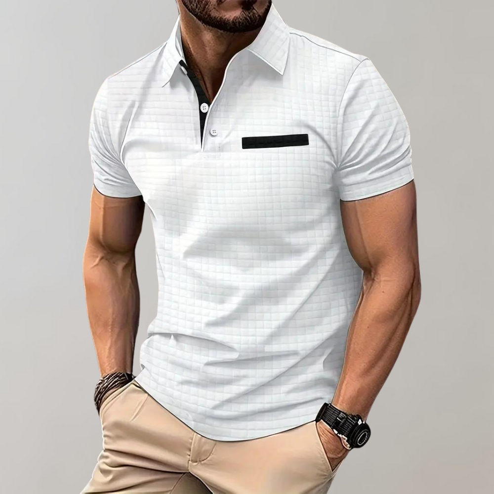 Subtiele logo- of stijldetails op het heren poloshirt