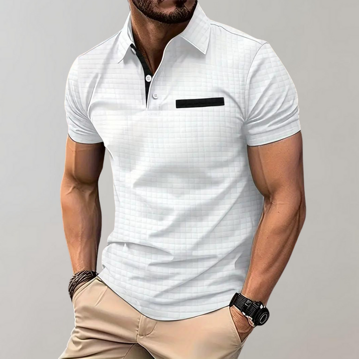 Subtiele logo- of stijldetails op het heren poloshirt