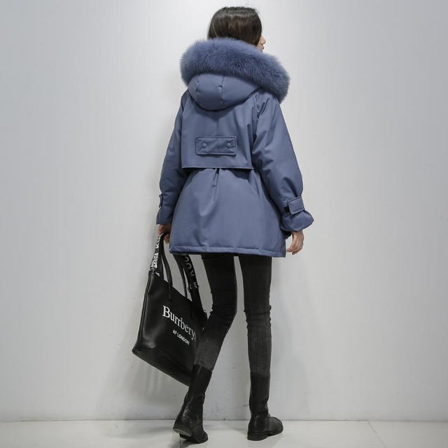 Warme dames buitenkleding, luxe jas met donsjack gevoel, winterse elegantie.