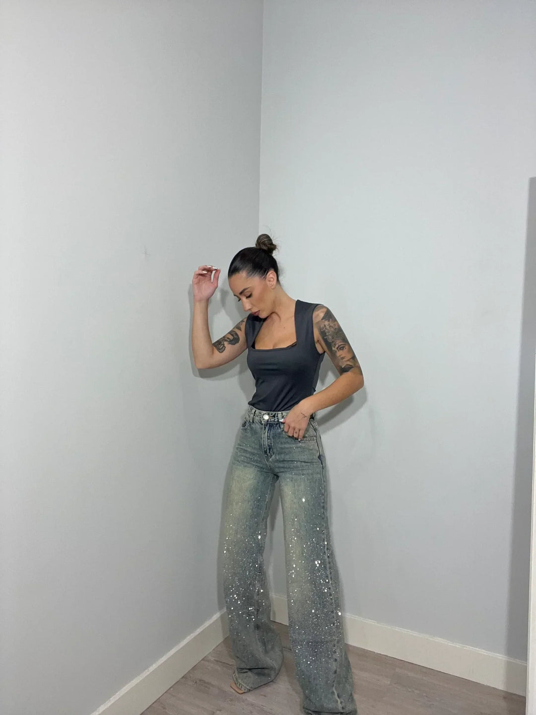 Rechte high-waist jeans, vintage look, lichtblauw, met glitterdetails en rechte pasvorm, ideale trendy damesbroek.