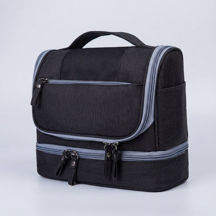 Duurzame Voyageluxe reistoilettas met dubbel compartiment, essentiële organizer voor al je badkamerartikelen op reis.
