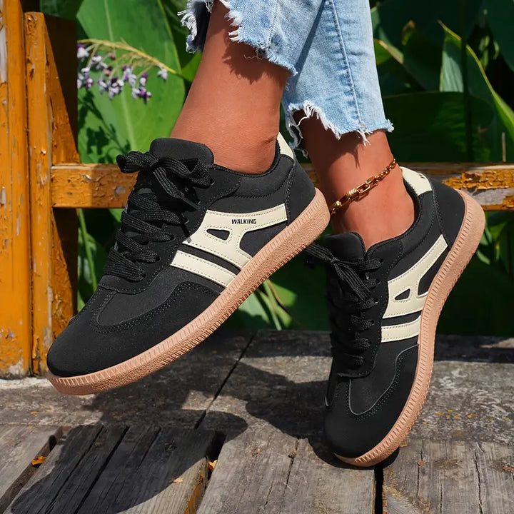 "Retro casual sneakers voor dames met vintage look, comfortabel voetbed, vetersluiting en kleuraccenten, ideaal dagelijks."
