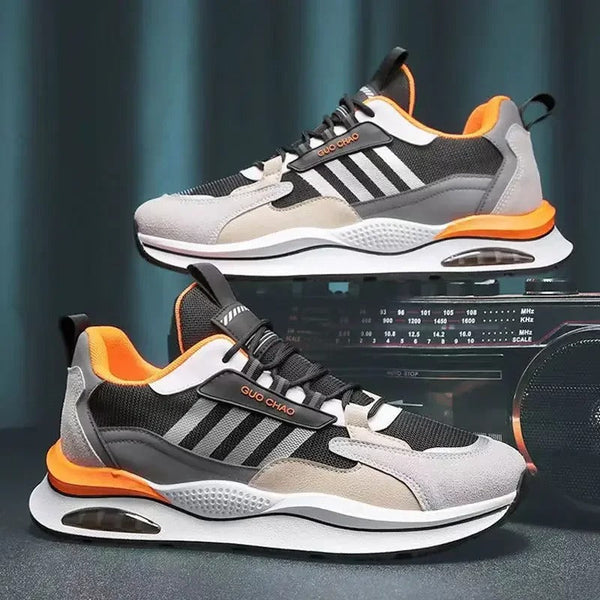 "Retro heren sneakers, suède en mesh, met slijtvaste zool, beige en oranje tinten, vetersluiting, comfortabel en ademend."