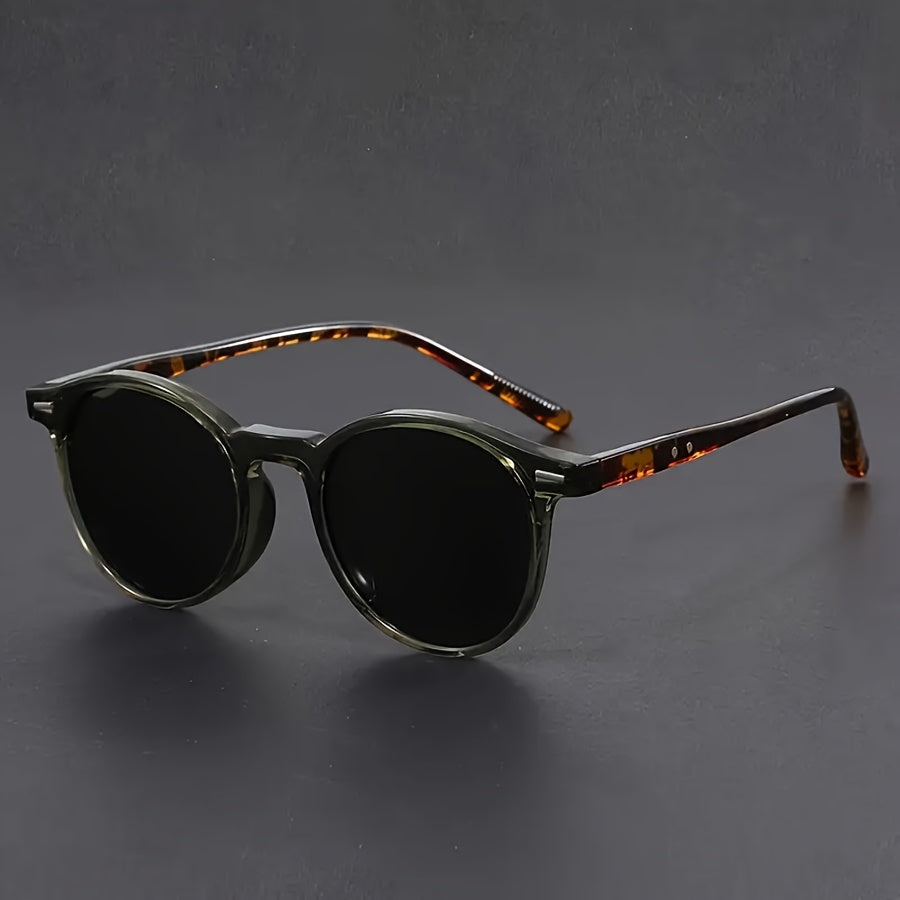 "Retro ronde heren zonnebril, lichtgewicht tortoiseshell frame, iconisch accessoire voor de moderne man, stijlvol en trendy."
