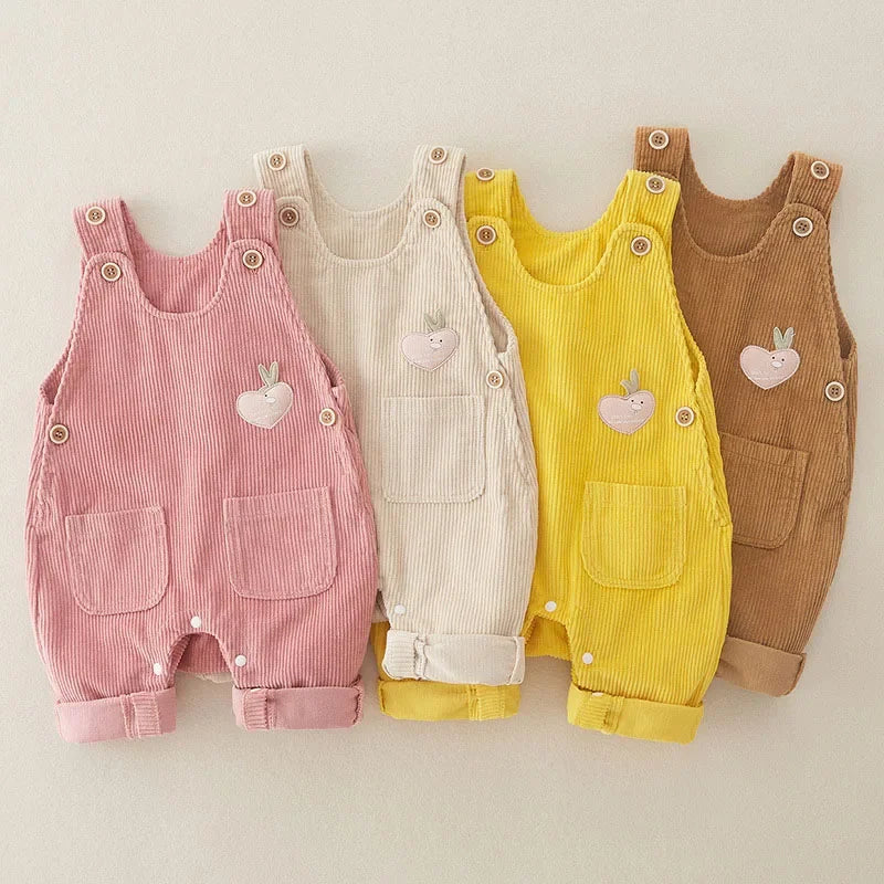 "Rib tuinbroek voor peuters, comfortabel en stijlvol, gemaakt van ribstof met duurzame katoen, trendy babykleding."