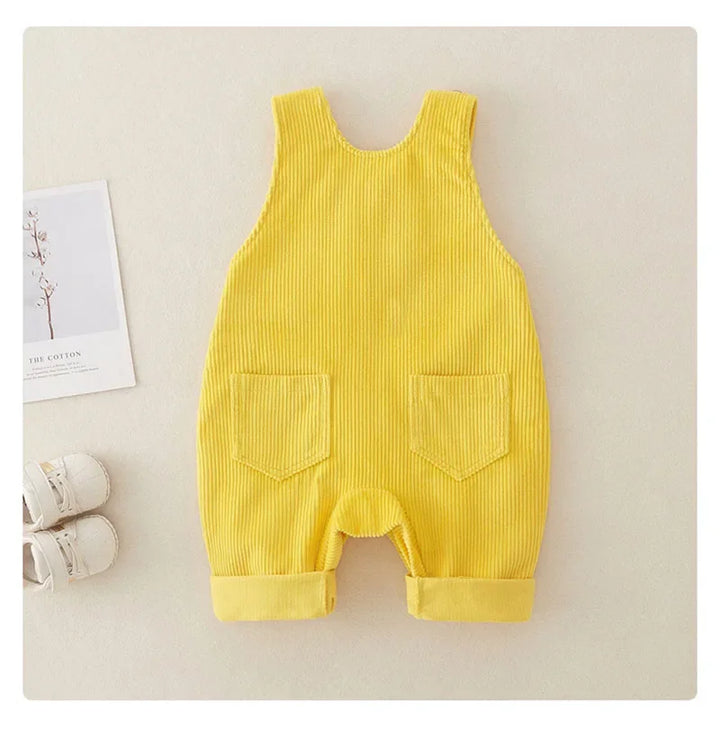 "Rib tuinbroek voor peuters, comfortabel en stijlvol, gemaakt van ribstof met duurzame katoen, trendy babykleding."
