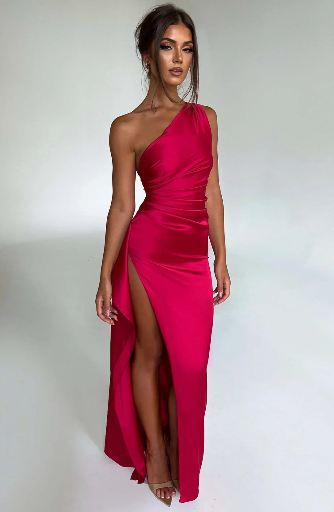 Rode geplooide één schouder splitjurk voor dames, elegant voor avondjes uit.