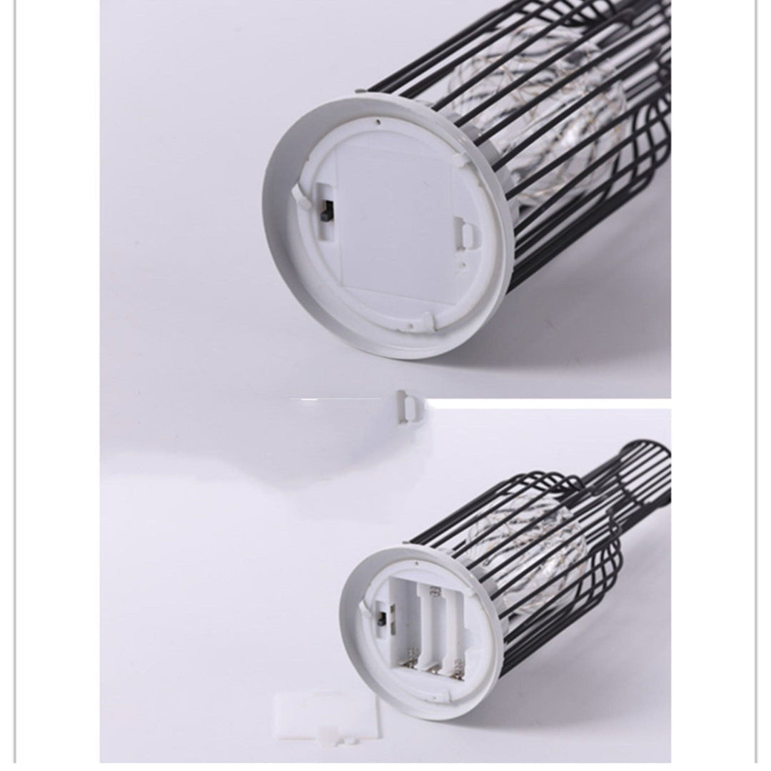 "Rustieke tafellamp met industrieel ontwerp, straalt warm licht uit, ideaal voor sfeerverlichting in moderne interieurs."