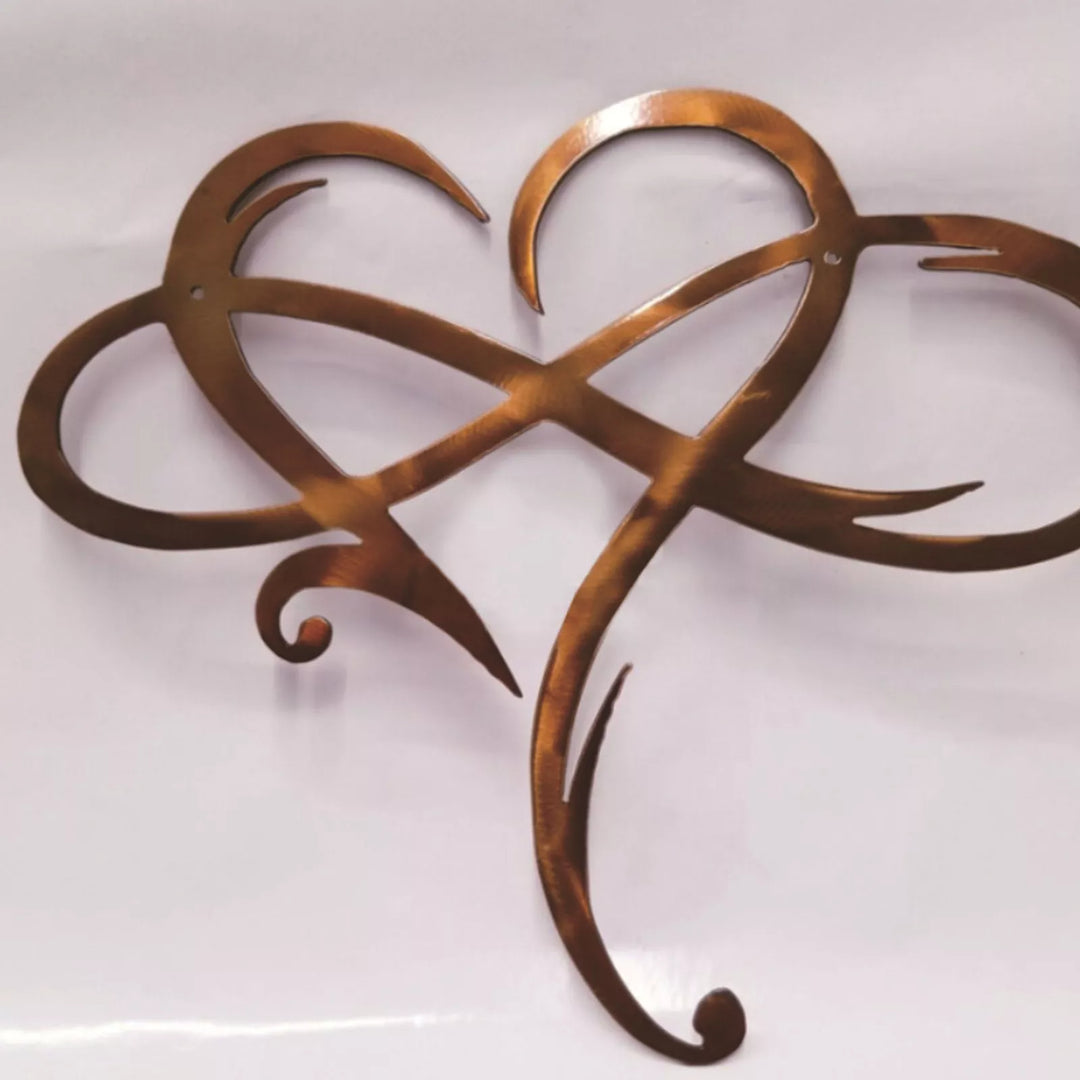Detailopname van tiberius metalen wanddecoratie met oneindig hart voor wandinrichting