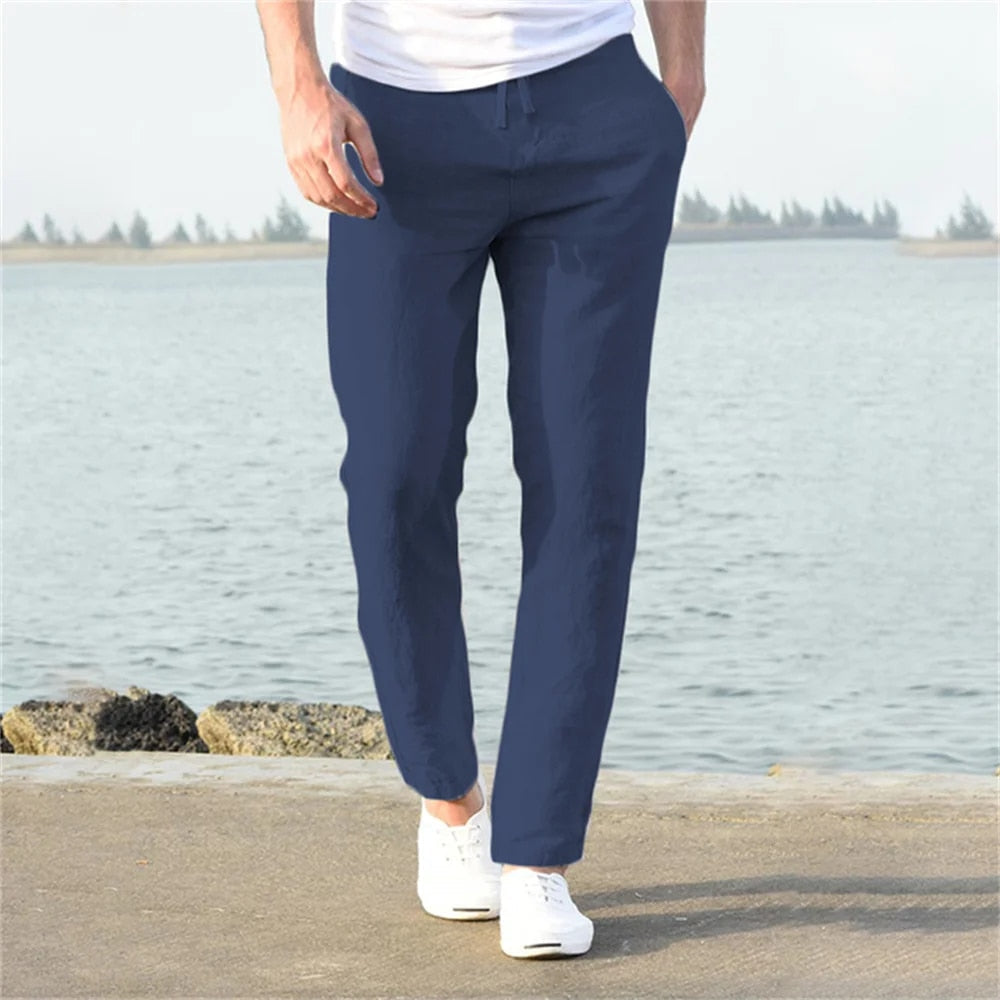 Sander casual herenbroek en luchtige zomerkleding gestyled voor een warme dag