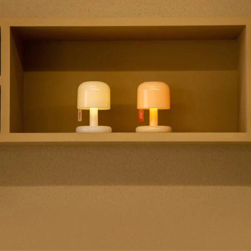 "Sfeervolle mini zonsondergang LED tafellamp met warme gloed, USB-oplaadbaar en compact ontwerp voor romantische ambiance."