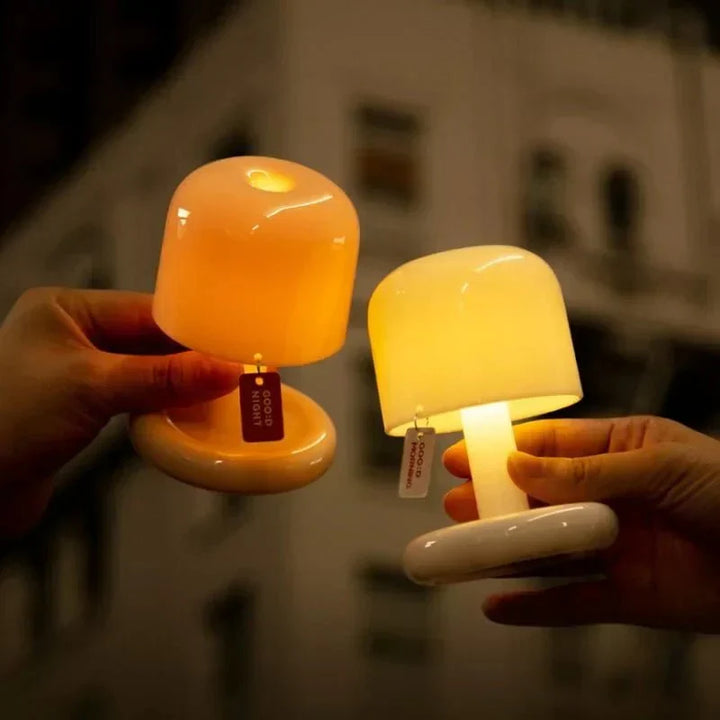 "Sfeervolle mini zonsondergang LED tafellamp met warme gloed, USB-oplaadbaar en compact ontwerp voor romantische ambiance."