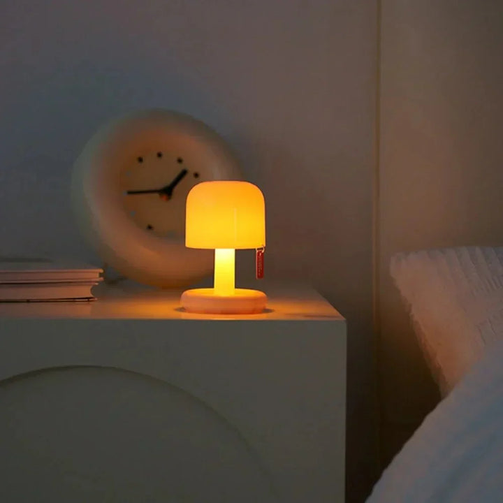 "Sfeervolle mini zonsondergang LED tafellamp met warme gloed, USB-oplaadbaar en compact ontwerp voor romantische ambiance."