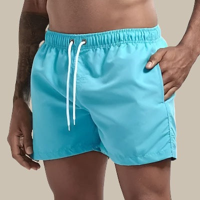 Rode sneldrogende zwembroek voor mannen, comfortabel en modieus.