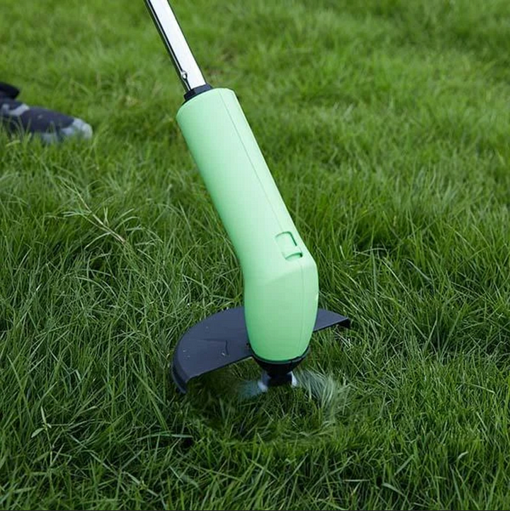 "Snoerloze heggenschaar met ergonomisch handvat, scherpe 45 cm messen, ideaal voor nauwkeurig snoeien zonder snoeren."