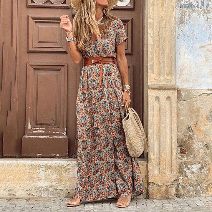 "Sophie bohemian vintage jurk, kleurrijke eclectische print, hoge split, vloeiend silhouet, damesjurk, zomerstijl, zonder mer