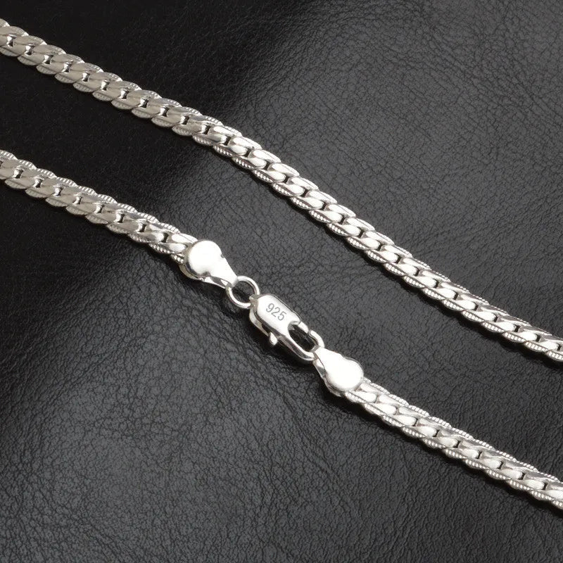 Sterling zilveren halsketting, tijdloze elegantie, glanzend 925 zilver, verfijnde afwerking, perfect voor elke gelegenheid.