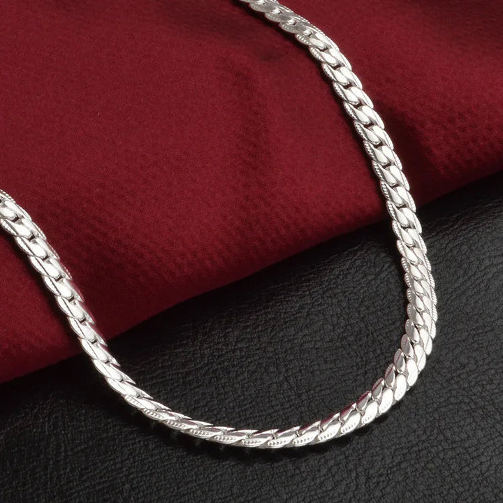 Sterling zilveren halsketting, tijdloze elegantie, glanzend 925 zilver, verfijnde afwerking, perfect voor elke gelegenheid.