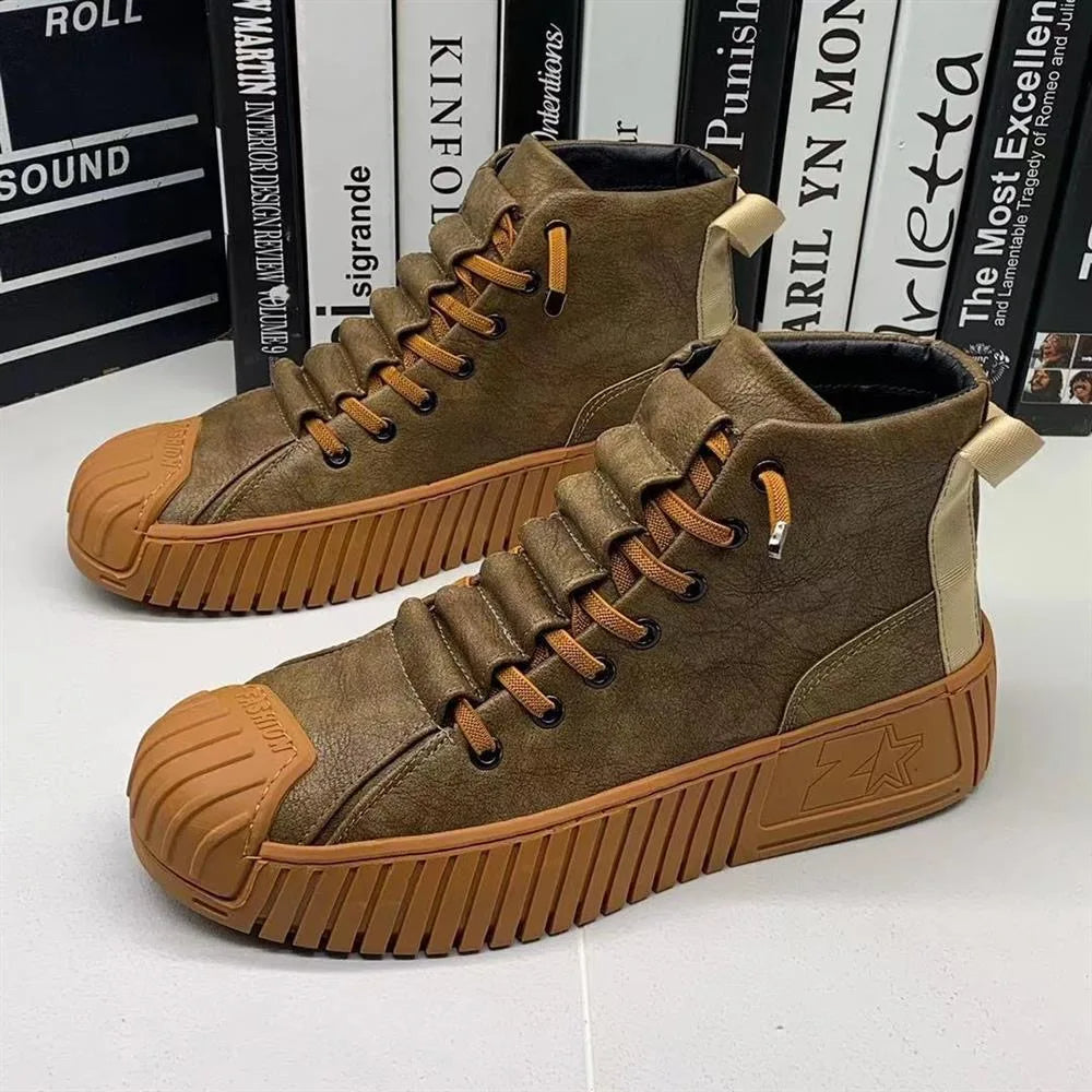 Stevige herenschoenen in PU-leer, bruin, met robuuste zool en vetersluiting, ideaal voor dagelijks en buitengebruik.