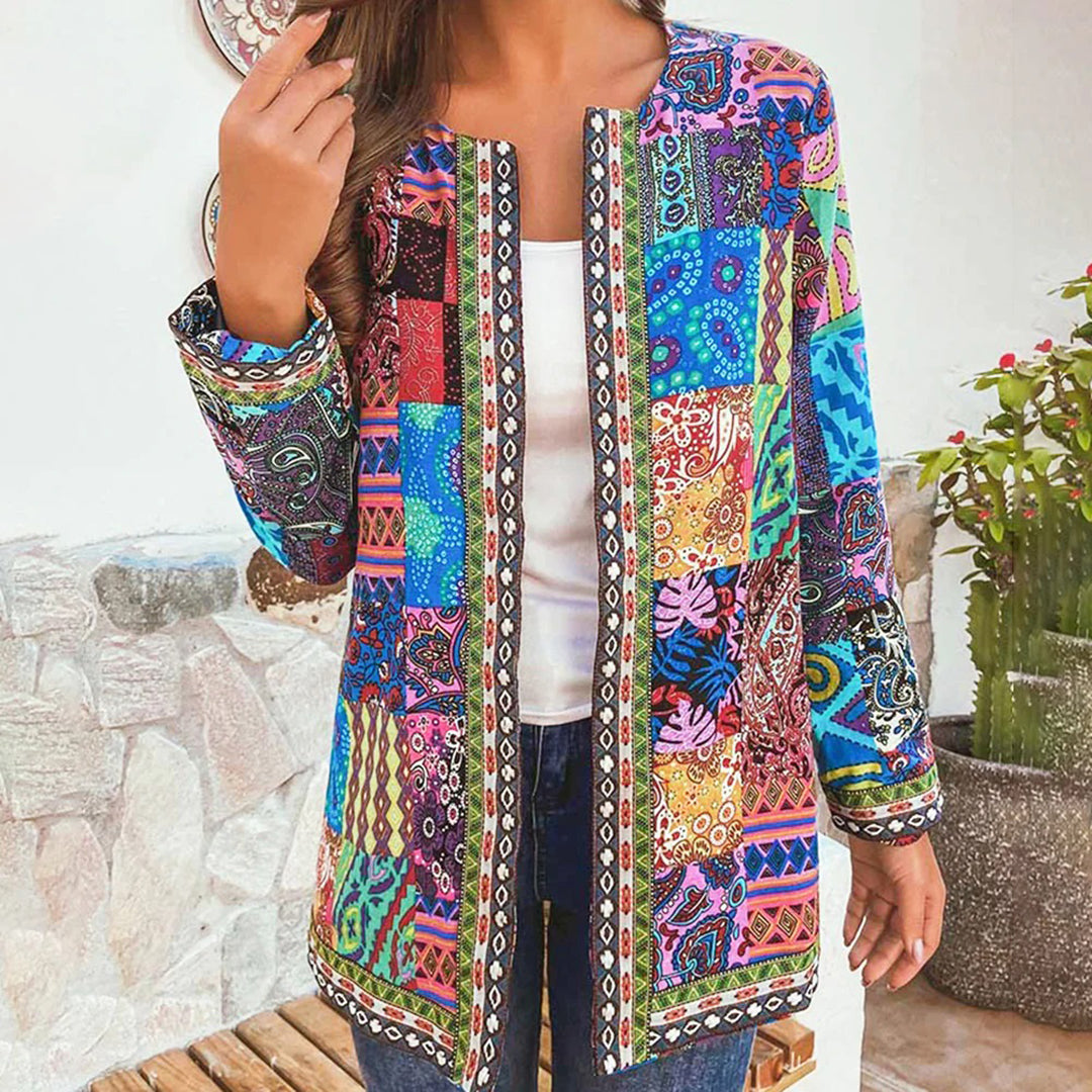 "Stijlvol bohemian lang damesvest met levendig patroon en open voorkant, ideaal voor casual lagen en comfortabel dragen."